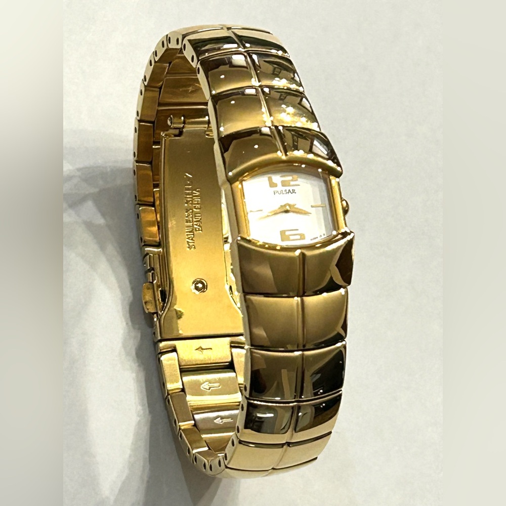 Pulsar Vintage Gold Tone Watch- like new!